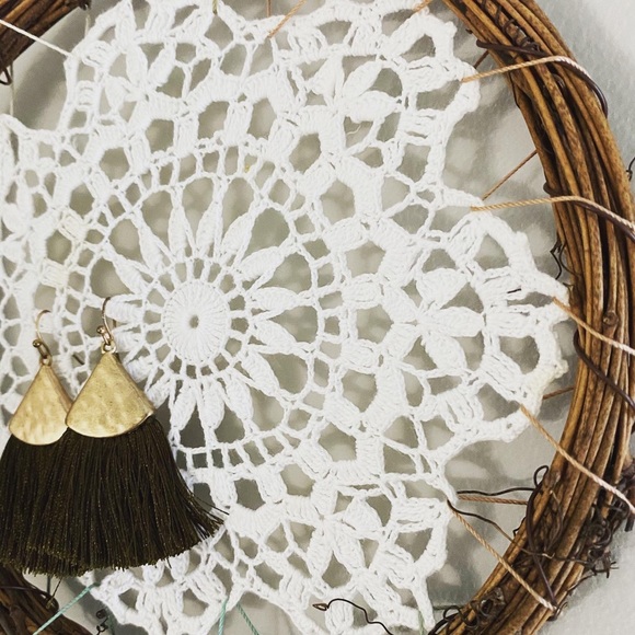 Wicker Earring Organizer - Picture 2 of 4